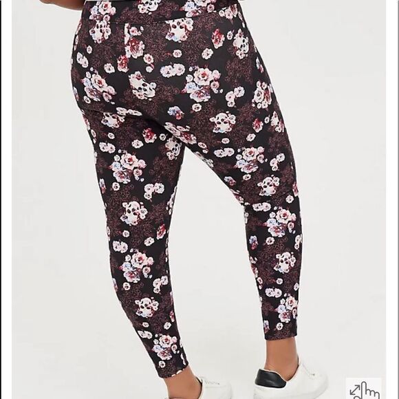 TORRID pixie pant luxe ponte floral skull black NEW NWT leggings 1 1x 14 16 14W - Picture 3 of 7